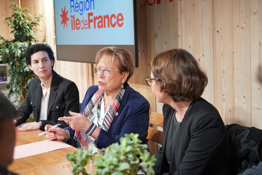 La présidente lors d'une réunion au salon de l'Agriculture 2026